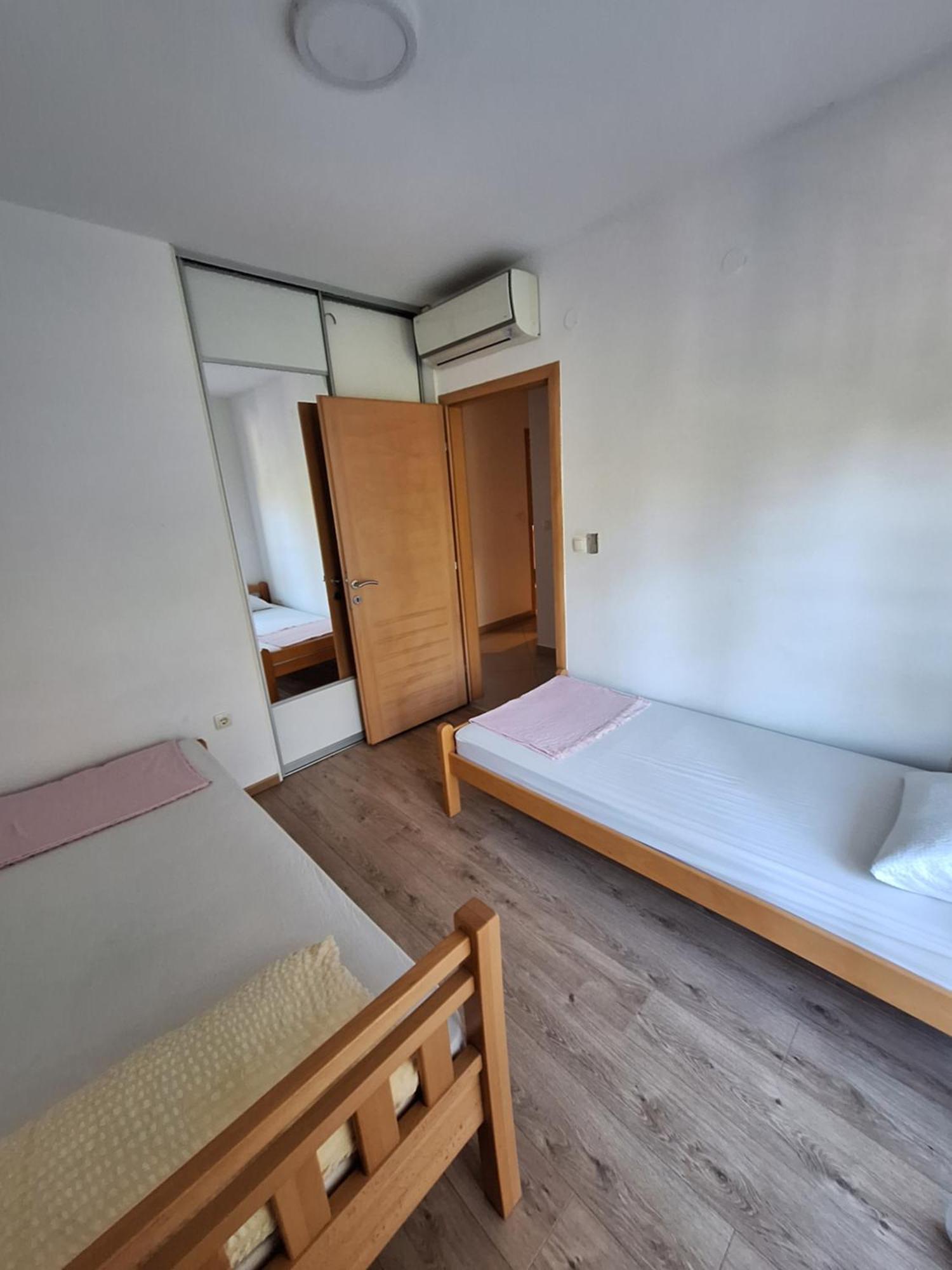 Apartment Enjoy Free Private Parking Mostar Bagian luar foto
