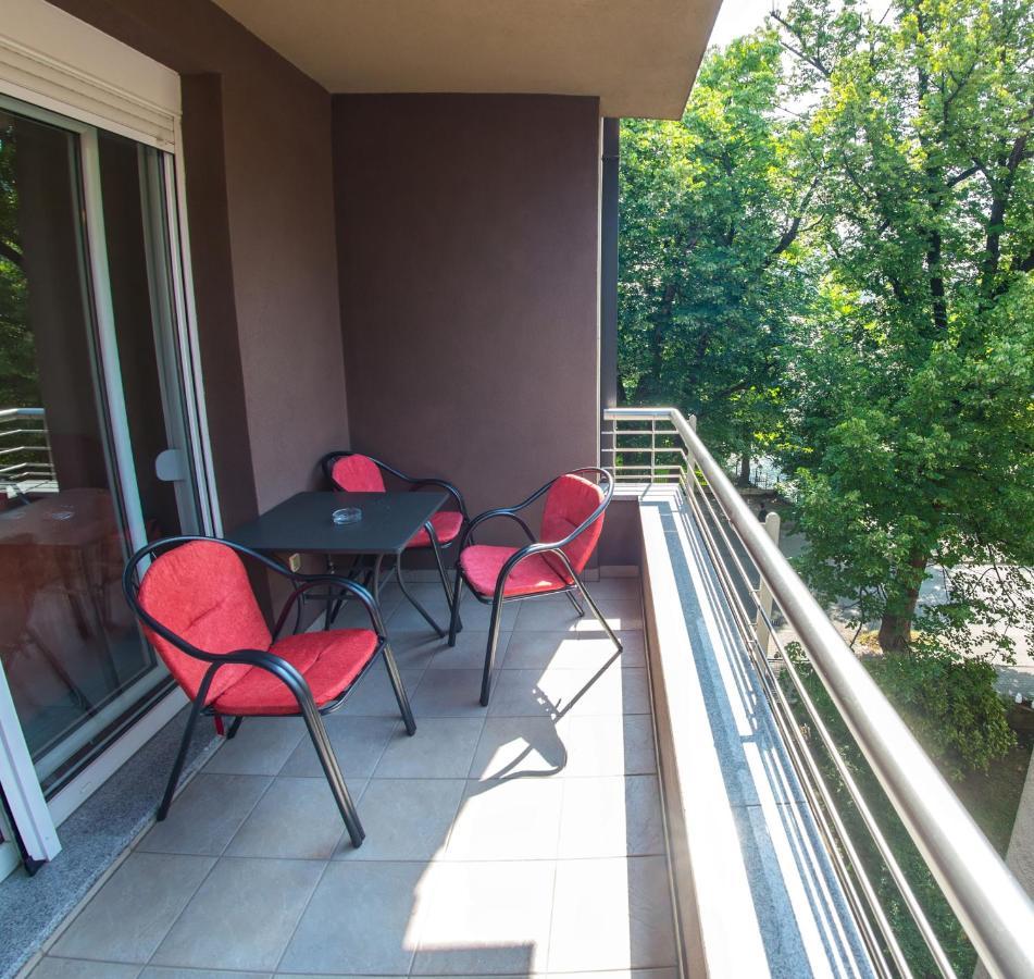 Apartment Enjoy Free Private Parking Mostar Bagian luar foto